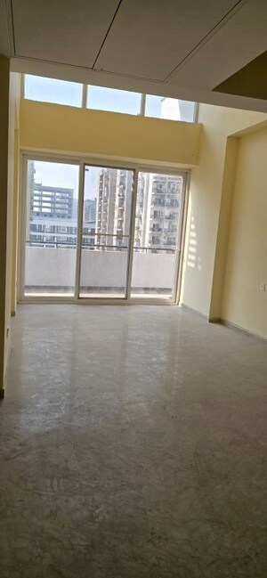 3.5 BHK Apartment For Sale in Amrapali Platinum, Sector 119