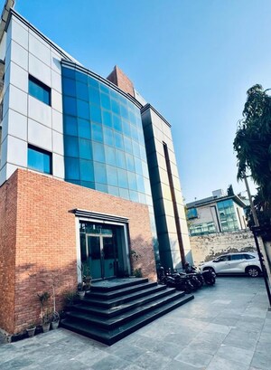  Office Space in IT/SEZ For Rent in Sector 8