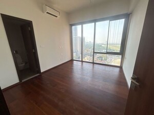 Room in 3 BHK Apartment at Piramal Mahalaxmi, Mahalaxmi – for Rent