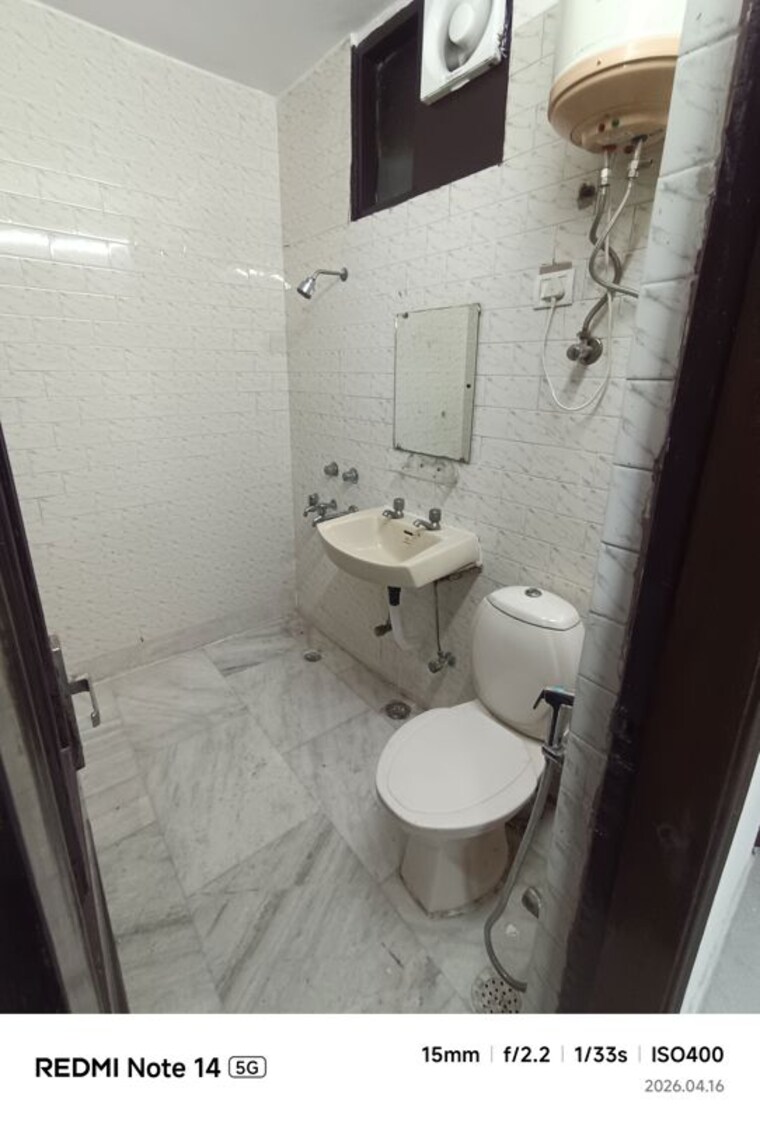 Attached Bathroom, chittaranjan park 3 Bedroom 1350 Sq.Ft. Builder Floor In Chittaranjan Park Delhi 10309713