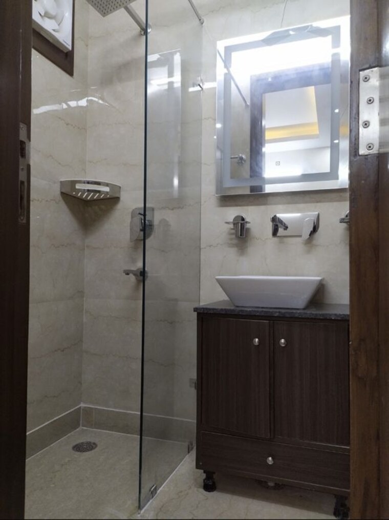 Bathroom, kalkaji 2 Bedroom 900 Sq.Ft. Builder Floor In Kalkaji Delhi 10305528