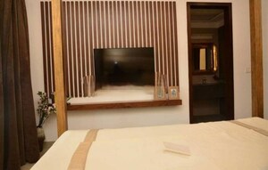 Room in 3 BHK Apartment at Rishita Manhattan, Gomti Nagar – for Rent