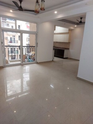 Room in 4 BHK Apartment at Amrapali Heartbeat City, Sector 107 – for Sale