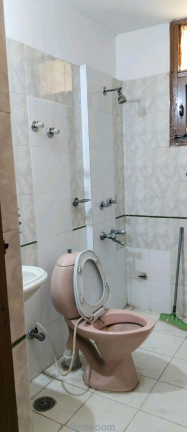 Bathroom, parsvnath-palacia 3 Bedroom 1500 Sq.Ft. Apartment In Pi I And Ii Greater Noida Greater Noida 10309795