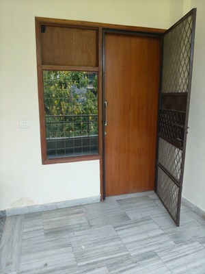 Room in 1 BHK Builder Floor at Lajpat Nagar I – for Rent