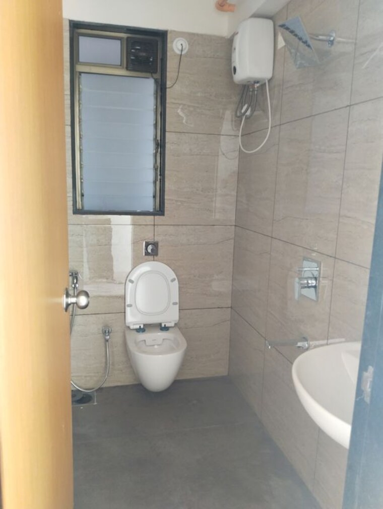 Bathroom, chandak-34-park-estate 5 Bedroom 1450 Sq.Ft. Apartment In Goregaon West Mumbai 10309891