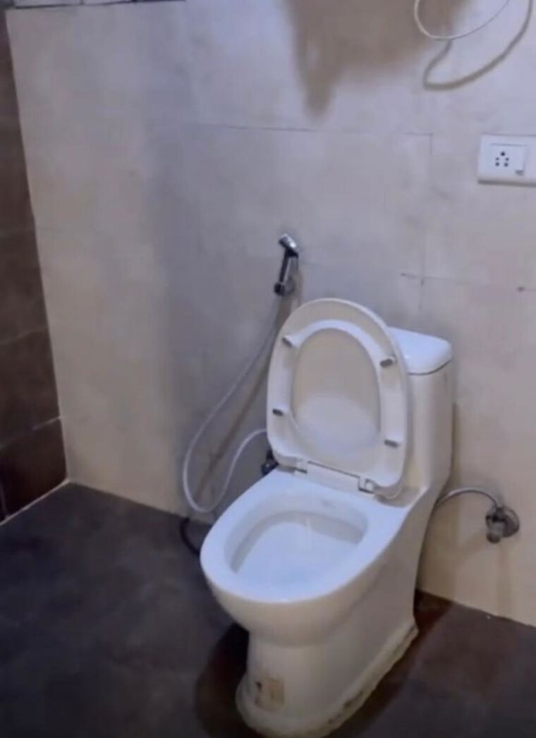 Bathroom, m-r-platinum-321 2.5 Bedroom 1170 Sq.Ft. Apartment In Raj Nagar Extension Ghaziabad 10309964