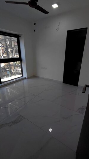 Furnished Amenities in 2 BHK Apartment at Level The Residences, Andheri West – for Rent