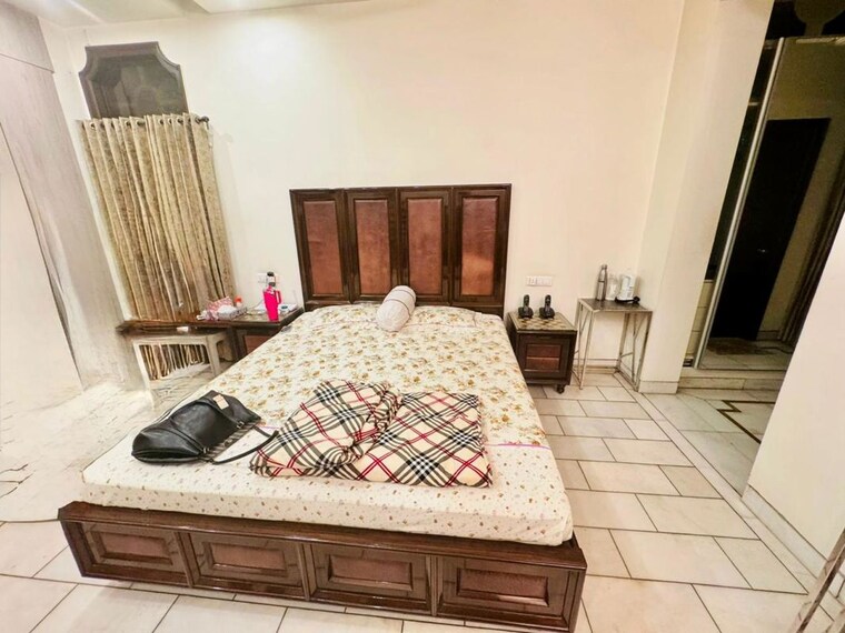 Bedroom, greater kailash i 6+ Bedroom 3000 Sq.Ft. Independent House In Greater Kailash I Delhi 10310110