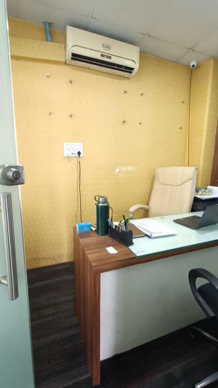 Team Area, real-tech-park Commercial Office Space 930 Sq.Ft. In Vashi Sector 30a Navi Mumbai 10310173