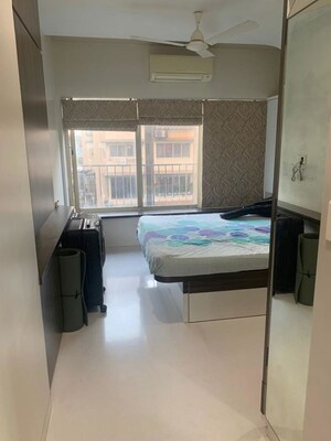 Team Area in 2 BHK Apartment at Heera Panna Apartment, Tardeo – for Rent