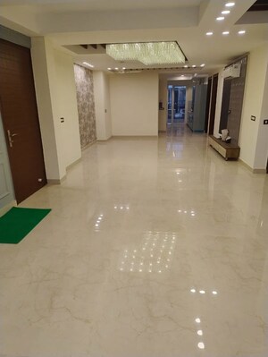 Room in 4 BHK Builder Floor at Aradhya Homes, Sector 67a – for Rent