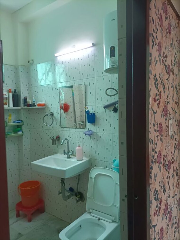 Bathroom, ss-southend-elite 2 Bedroom 180 Sq.Yd. Apartment In Sector 49 Gurgaon 10310170