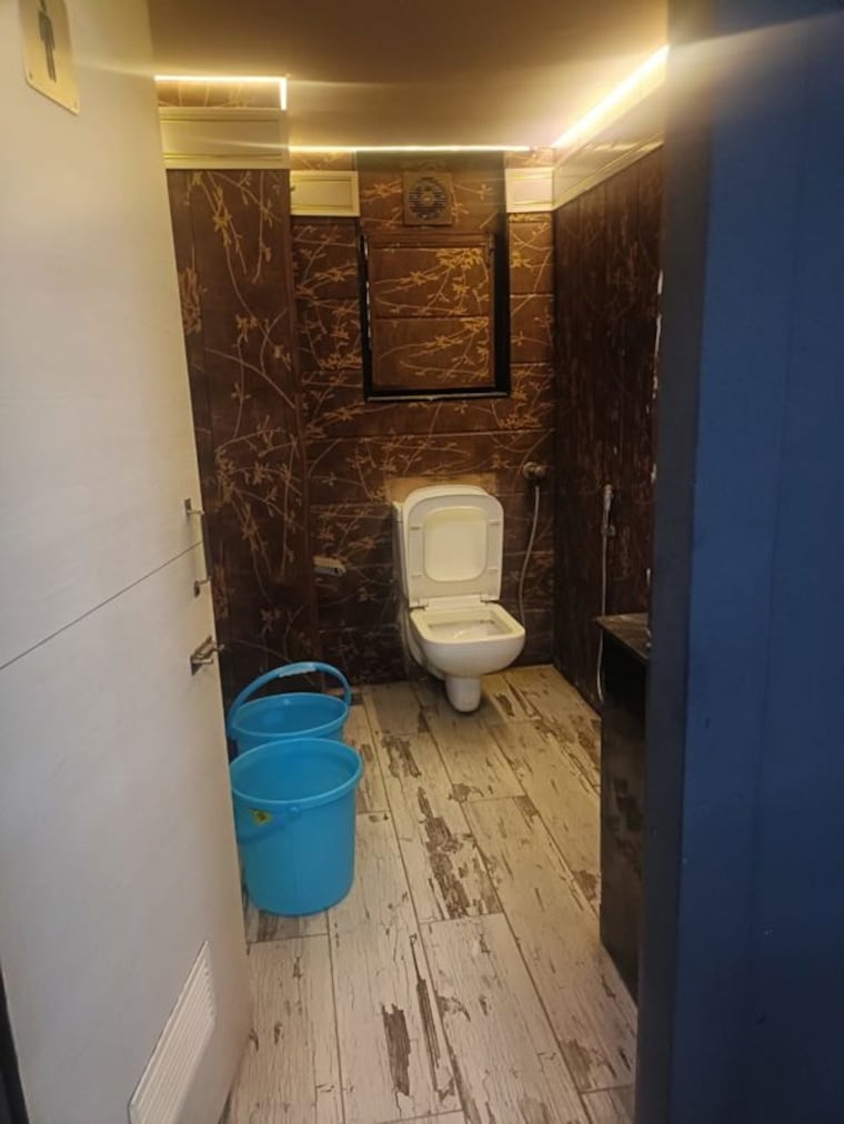 Washroom, morya-landmark-1 Commercial Office Space 2200 Sq.Ft. In Andheri West Mumbai 10310184
