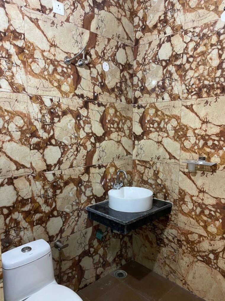 Bathroom, ambala highway 3 Bedroom 130 Sq.Yd. Builder Floor In Ambala Highway Zirakpur 10310219
