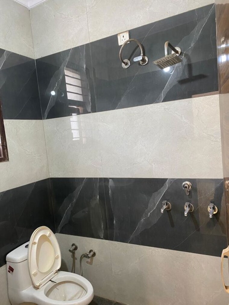 Attached Bathroom, ambala highway 3 Bedroom 130 Sq.Yd. Builder Floor In Ambala Highway Zirakpur 10310219