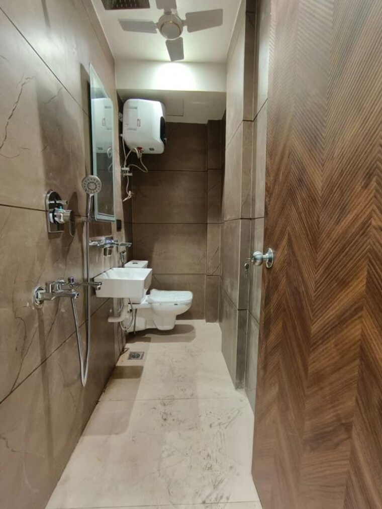 Bathroom, lajpat nagar ii 2 Bedroom 1800 Sq.Ft. Builder Floor In Lajpat Nagar ii Delhi 10310220