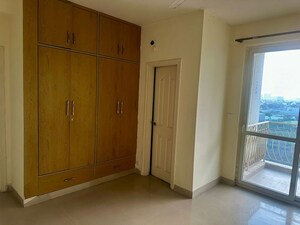 Room in 3 BHK Apartment at Emaar Gurgaon Greens, Sector 102 – for Rent