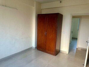 Room in 3 BHK Apartment at Emaar Gurgaon Greens, Sector 102 – for Rent