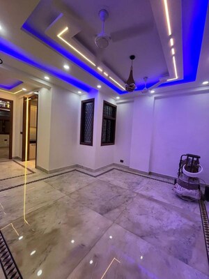 Room in 3 BHK Builder Floor at Saket – for Rent
