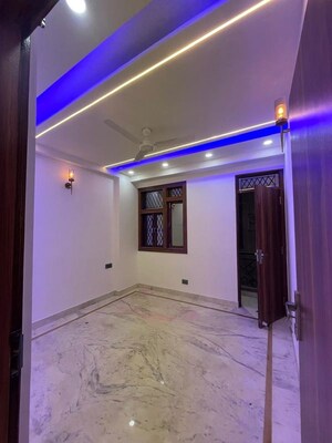 Room in 3 BHK Builder Floor at Saket – for Rent