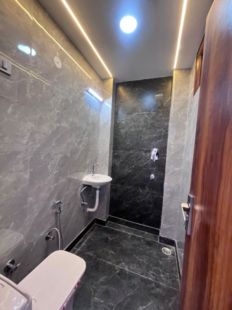 Bathroom, saket 3 Bedroom 1550 Sq.Ft. Builder Floor In Saket Delhi 10310347