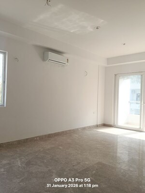 Room in 5 BHK Apartment at SS Linden, Sector 84 – for Rent