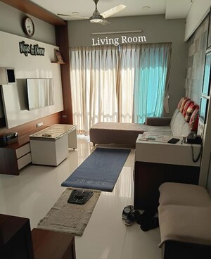 Team Area in 1 BHK Apartment at Chandak Paloma, Goregaon East – for Rent