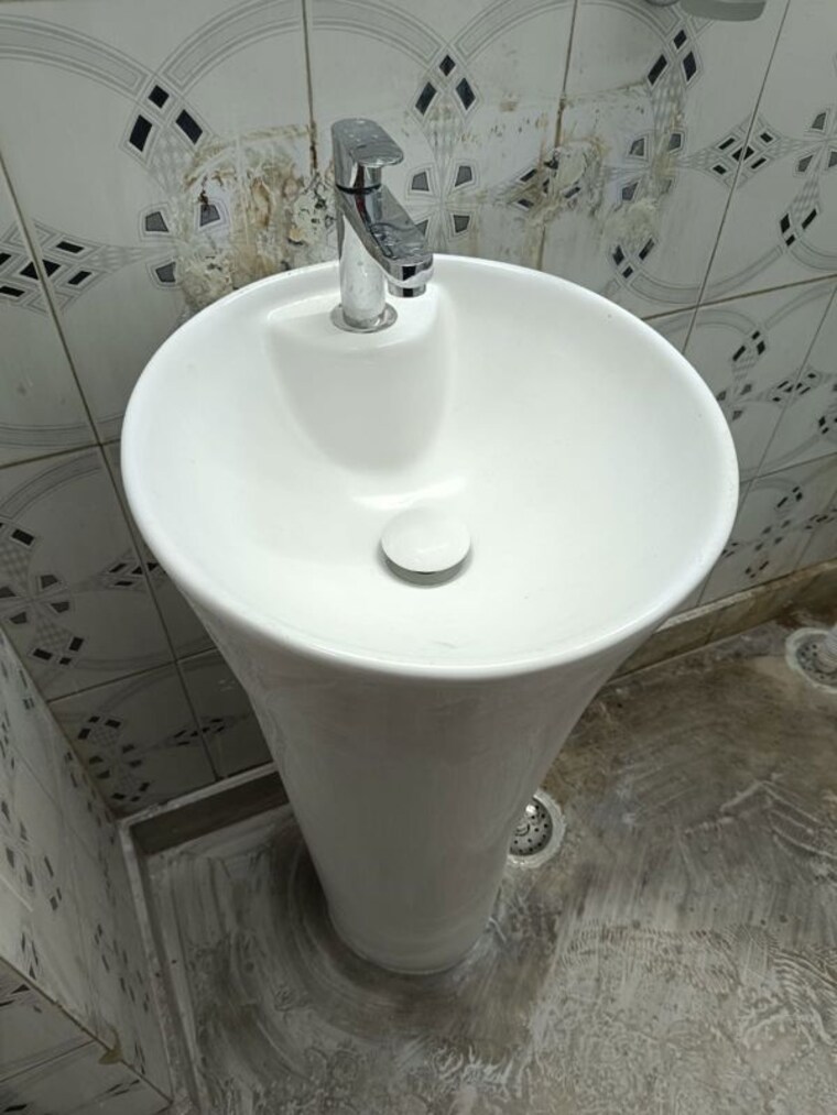 Bathroom, safdarjung enclave Commercial Office Space 1800 Sq.Ft. In Safdarjung Enclave Delhi 10310426