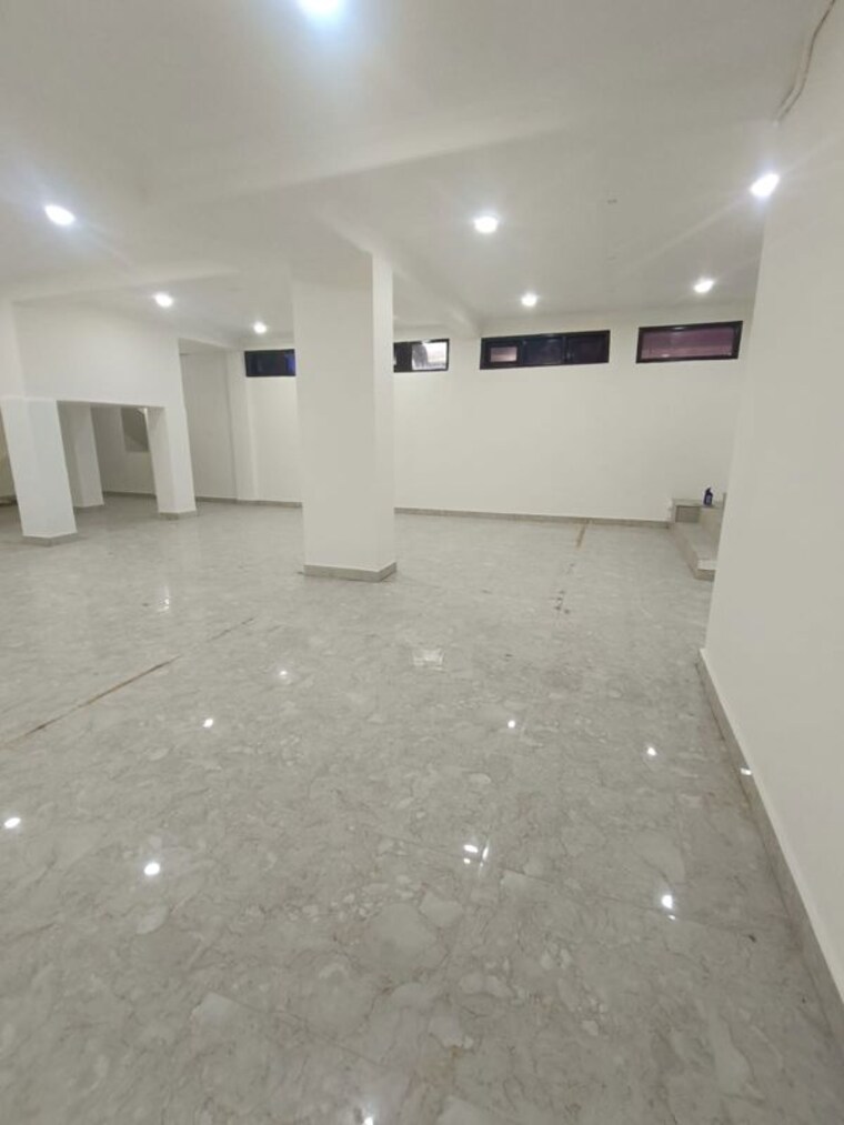 Room, safdarjung enclave Commercial Office Space 1800 Sq.Ft. In Safdarjung Enclave Delhi 10310426