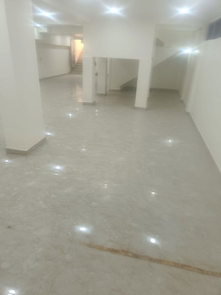 Room, safdarjung enclave Commercial Office Space 1800 Sq.Ft. In Safdarjung Enclave Delhi 10310426