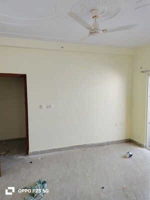 Room in 3 BHK Apartment at Gomti Nagar – for Rent