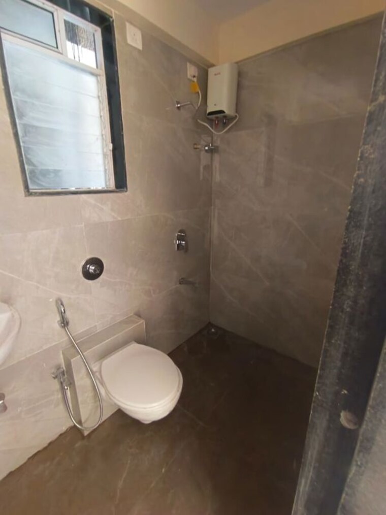 Bathroom, ariisto-hills 3 Bedroom 800 Sq.Ft. Apartment In Chembur Mumbai 10310506
