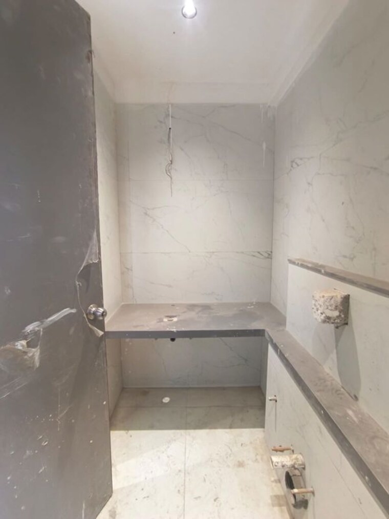 Bathroom, sandu-vasudeo-bhuvan 3 Bedroom 1300 Sq.Ft. Apartment In Chembur Mumbai 10310556