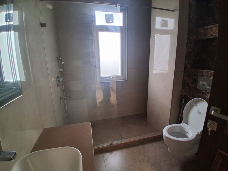 Bathroom, rajouri garden 4 Bedroom 300 Sq.Yd. Builder Floor In Rajouri Garden Delhi 10310559