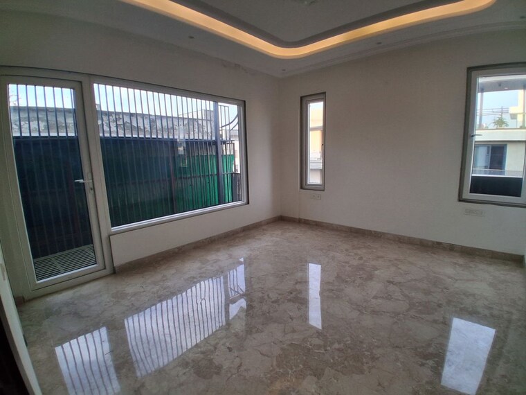 Room, rajouri garden 4 Bedroom 300 Sq.Yd. Builder Floor In Rajouri Garden Delhi 10310559