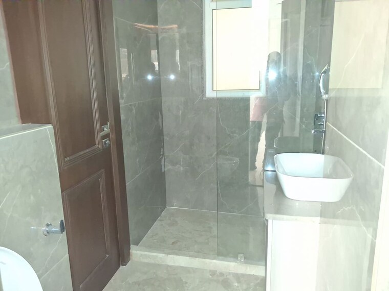 Bathroom, rajouri garden 4 Bedroom 300 Sq.Yd. Builder Floor In Rajouri Garden Delhi 10310559