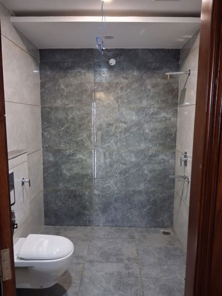 Bathroom, sector 10 3 Bedroom 2250 Sq.Ft. Builder Floor In Sector 10 Faridabad 10310550