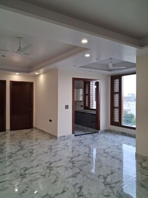 Living Room in 3 BHK Builder Floor at Sector 10 – for Rent