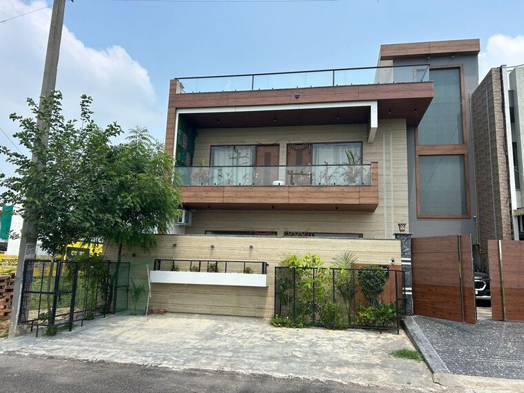 Exterior View, sector 62 5 Bedroom 358 Sq.Yd. Independent House In Sector 62 Faridabad 10310573