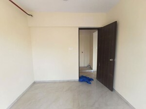 Room in 3 BHK Apartment at Ekta Crest, Chembur – for Rent