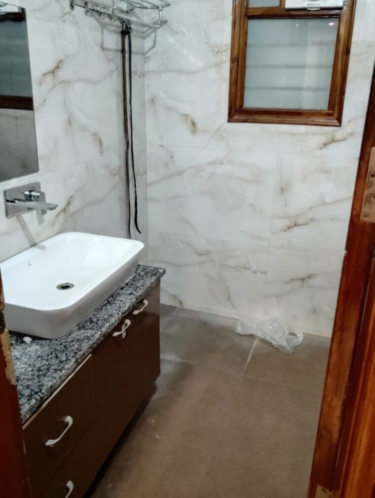 Bathroom, sector 7 3 Bedroom 2250 Sq.Ft. Builder Floor In Sector 7 Faridabad 10310576