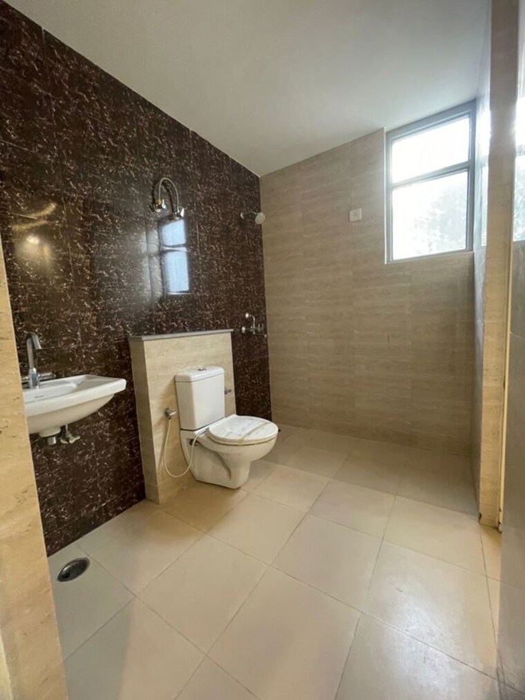 Bathroom, tdi-the-grand-retreat 3 Bedroom 180 Sq.Yd. Builder Floor In Sector 88 Faridabad 10308344