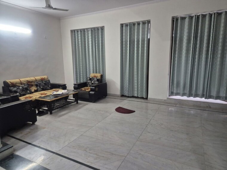 Gym, sector 41 1 Bedroom 180 Sq.Mt. Independent House In Sector 41 Noida 10310638