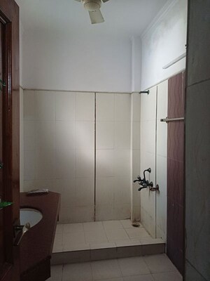 Bathroom in 6 BHK Independent House at Sector 53 – for Sale