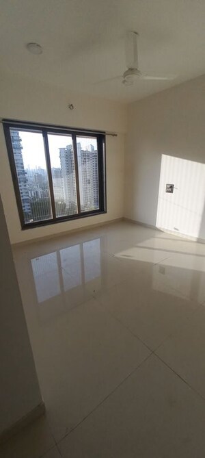 Room in 3 BHK Apartment at Vaishno Sky, Malad East – for Rent