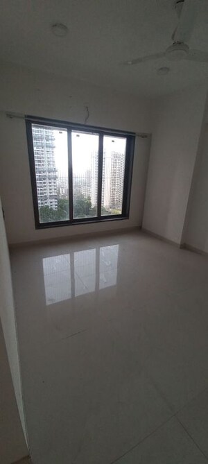 Room in 3 BHK Apartment at Vaishno Sky, Malad East – for Rent