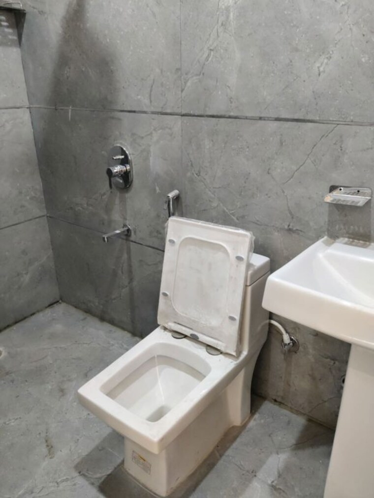Bathroom, ajabpur khurd 3 Bedroom 1750 Sq.Ft. Builder Floor In Ajabpur Khurd Dehradun 10310750