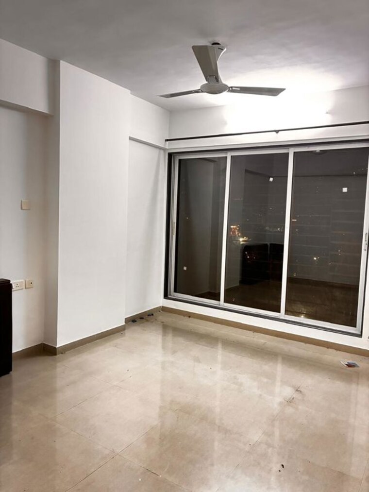 Room, goregaon west 3 Bedroom 1000 Sq.Ft. Apartment In Goregaon West Mumbai 10310756