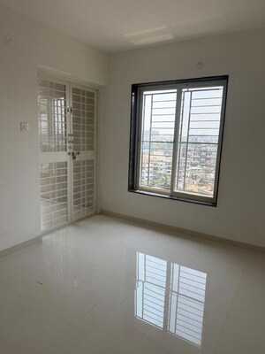 Room in 3 BHK Apartment at Prisma Square, Moshi – for Rent